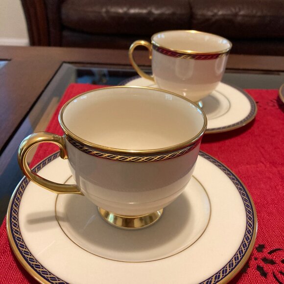 Footed Tea Cups - Picture 2 of 4